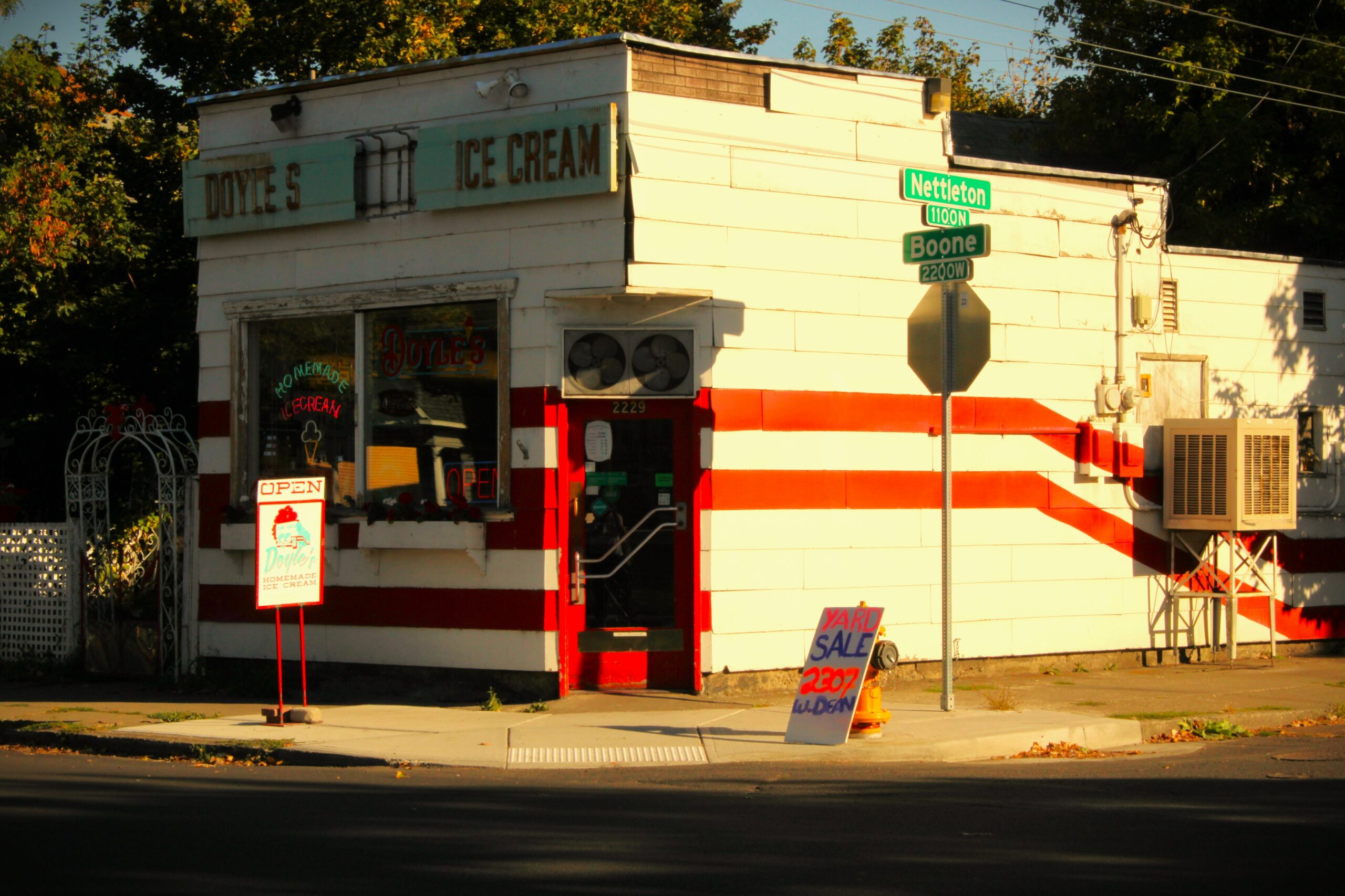 ice-cream-store-facade